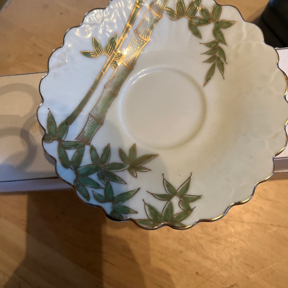 Vintage porcelain demitasse cup and saucer, gold trim handle painted from Japan - Picture 9 of 11
